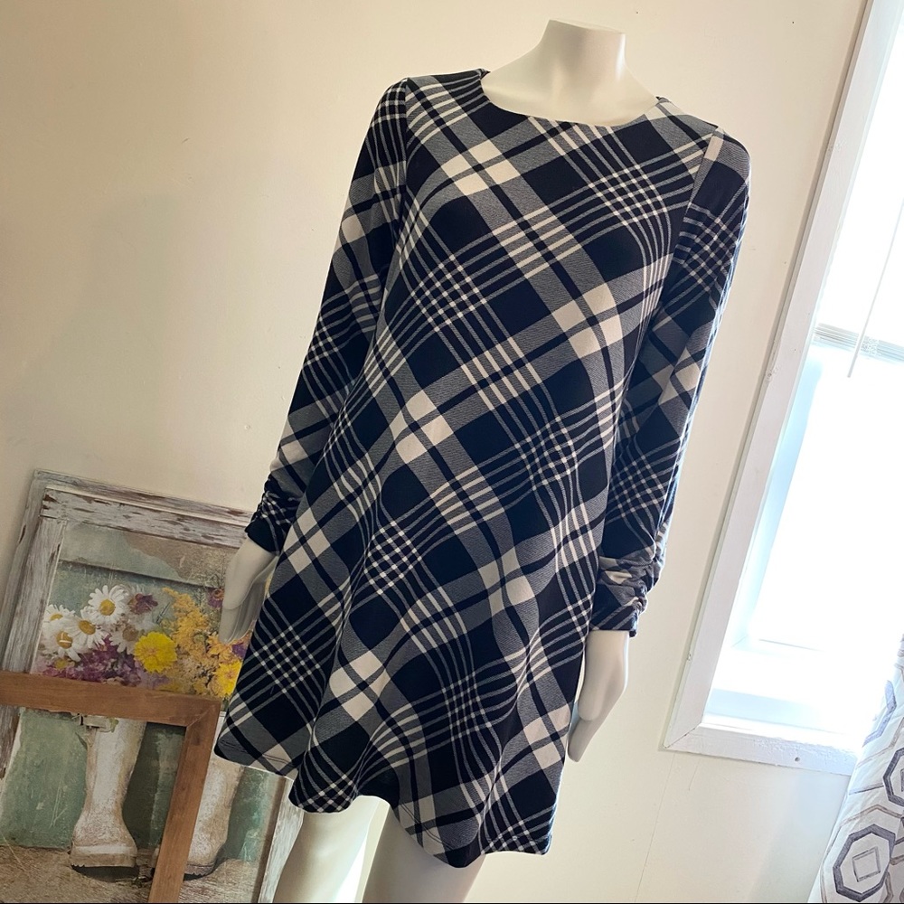 🖤 R&K // Plaid Long Sleeve Midi Dress